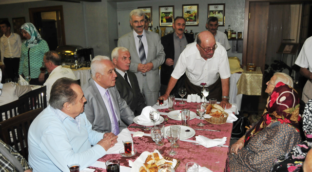 Altıntaş, Huzurevi sakinlerini iftarda ağırladı