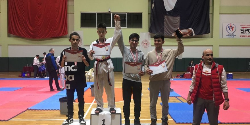 Körfezli gençler yarı finali kaptı