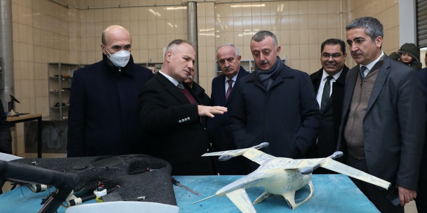 Büyükakın yeni nesil dronu inceledi