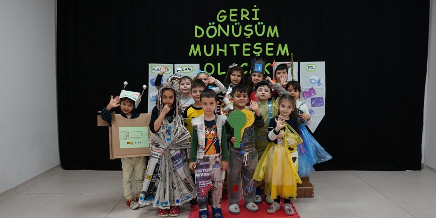 Miniklerden geri dönüşüm defilesi
