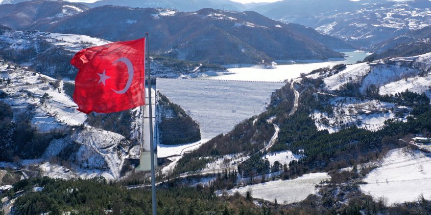 Yuvacık Barajı kar yağışıyla beyaza büründü