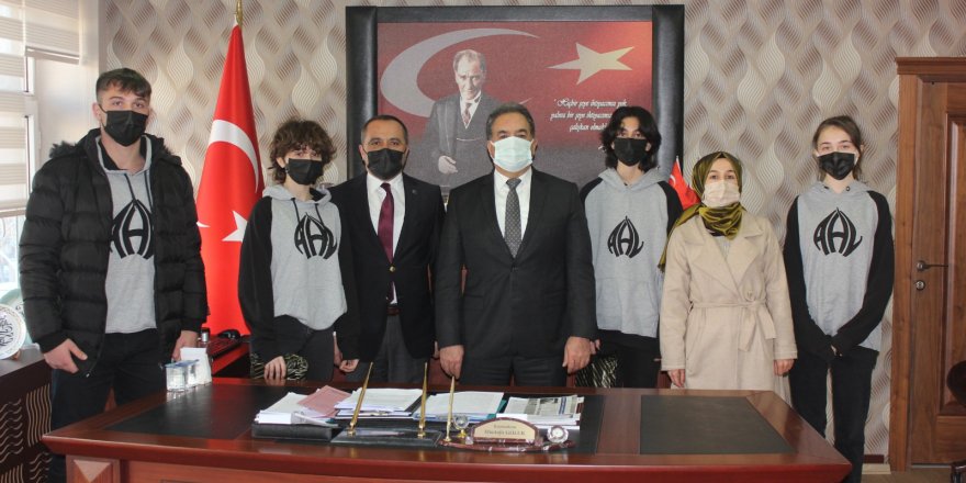 Kaymakam Güler, derece elde eden öğrencileri ağırladı