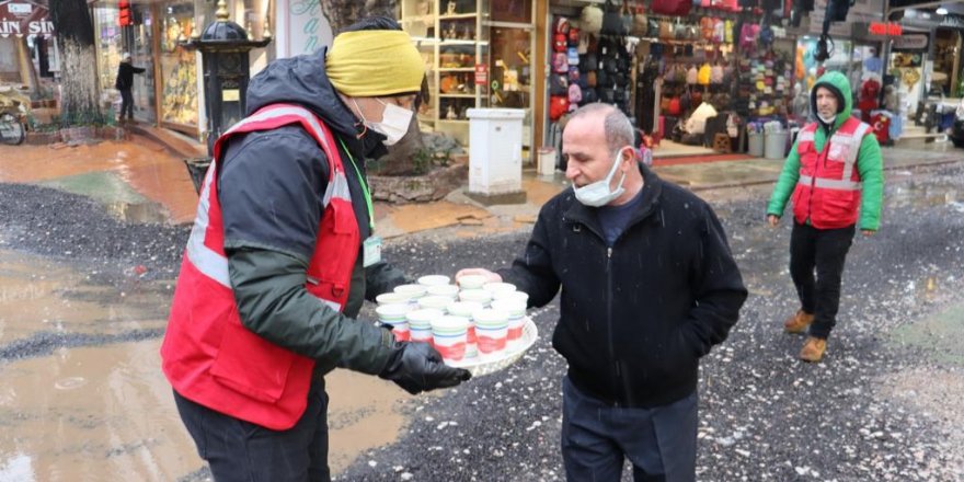 Soğuk kış gününde sıcak çorba