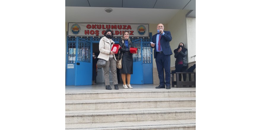 Eğitim gönüllüsü Nimet Aşak’a plaket verildi