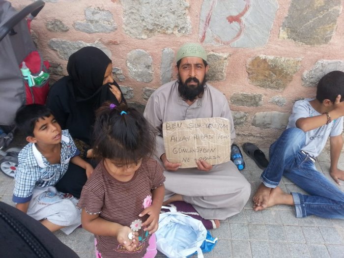 “Evleri de işleri de var ama hala sokaktalar”