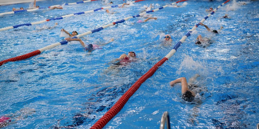 Çayırova’da yüzme şenliği