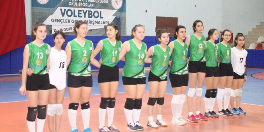Yıldız kızlar voleybol şov