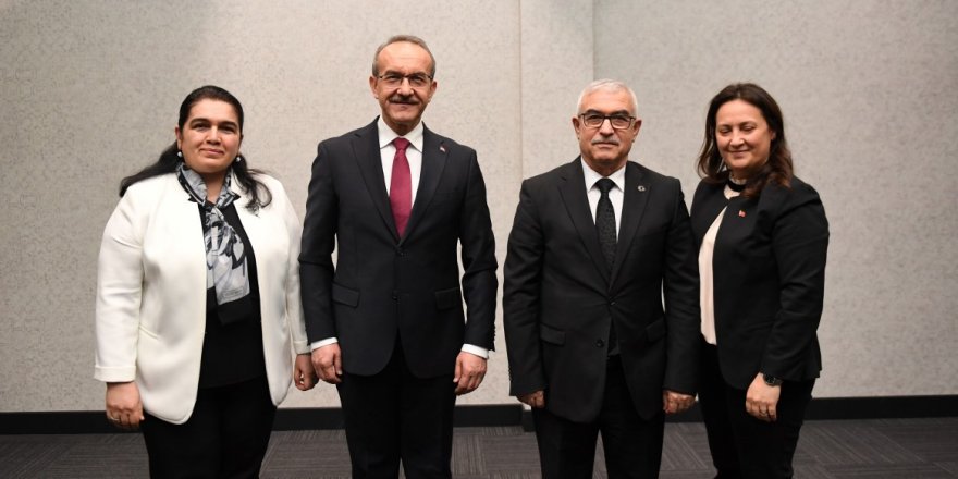 Yavuz Çiftinden veda yemeği