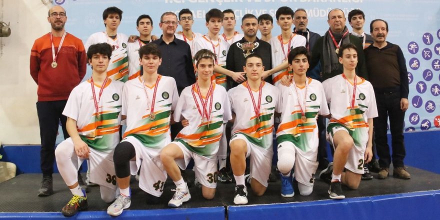 Kocaeli Basket 20’de 20 yaparak şampiyon oldu