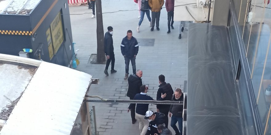 Boşanma kavgasında, az daha linç ediliyordu!