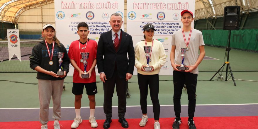 Başkan Büyükakın’dan tenis kortları müjdesi