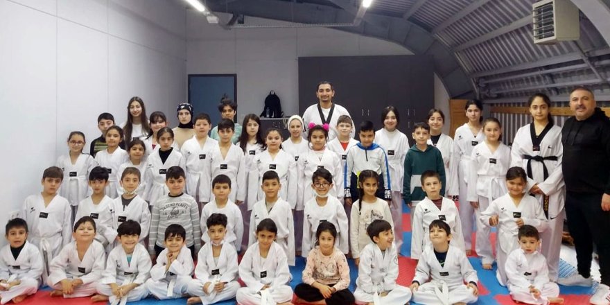 Derince’de tekvando şöleni