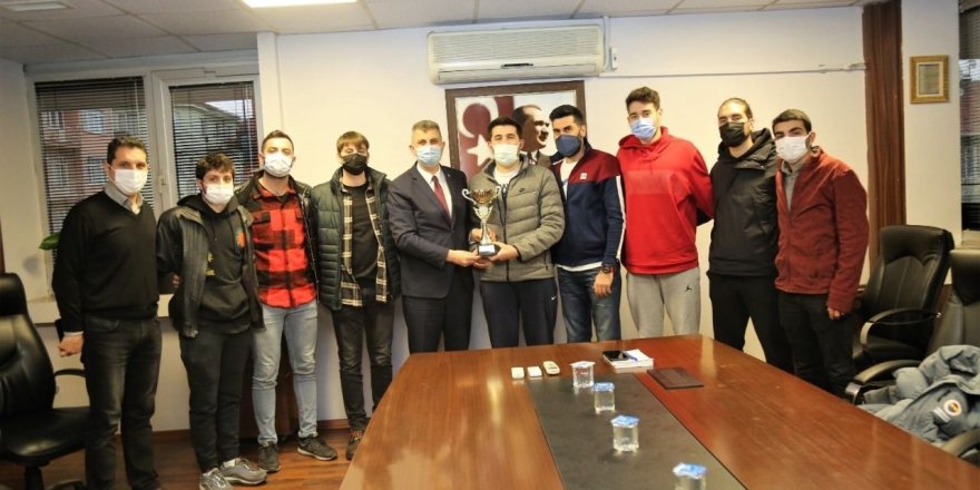 Şampiyonlardan Başkan Sezer’e ziyaret