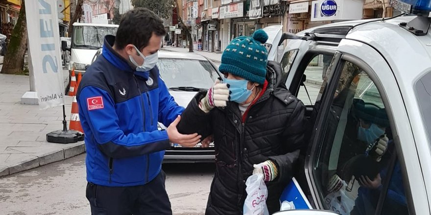 Zorda kalanın yardımına Zabıta yetişiyor