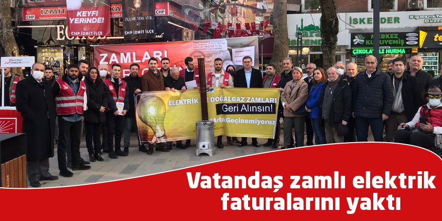 Vatandaş zamlı elektrik faturalarını yaktı