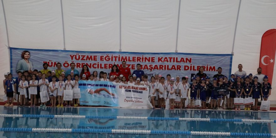 Leyla Atakan Yüzme Yarışları’nda minikler kıyasıya yarıştı