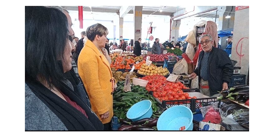 İyi Partili kadınlar pazarı gezdi