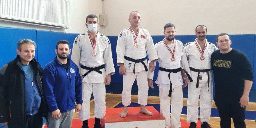 Kağıtspor’un engelsiz şampiyonları