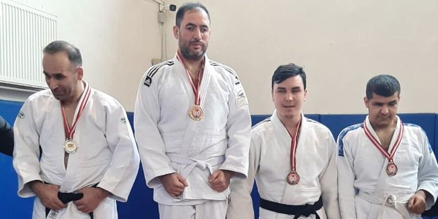 Kağıtspor’un engelsiz şampiyonları