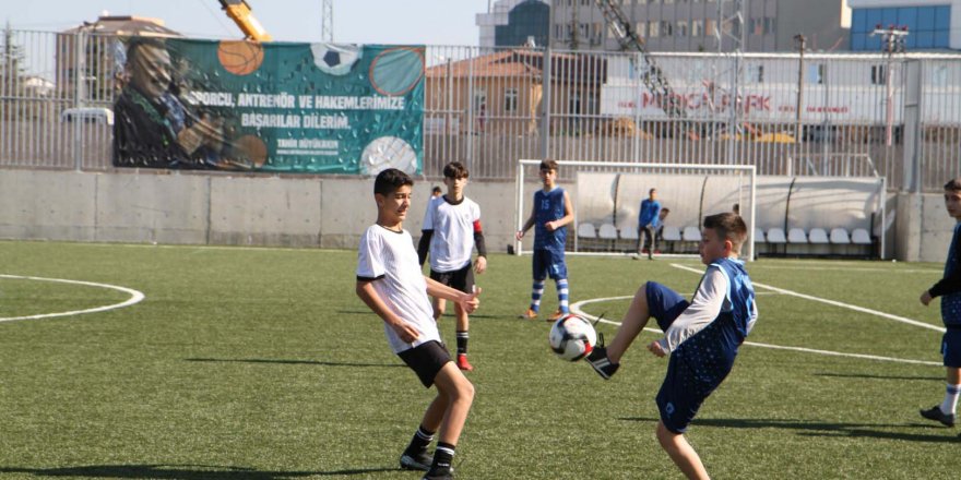 Geleceğin Metin Oktay’ları hayallerinin peşinde koşuyor