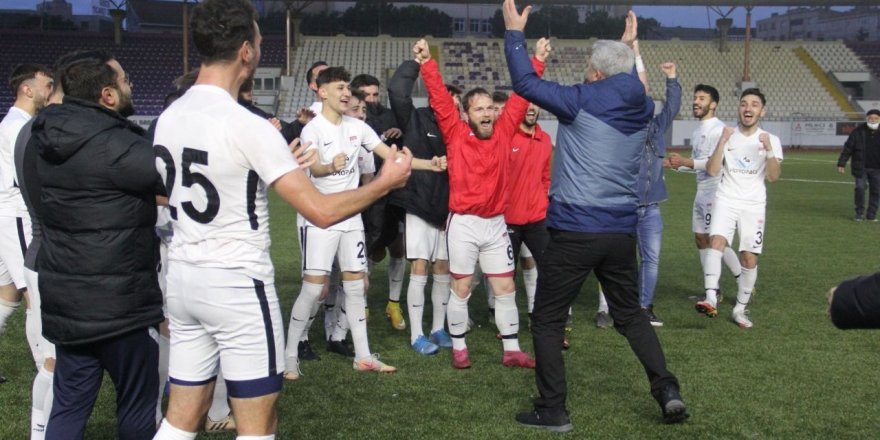 Tayfunspor Play-Off'a yükseldi