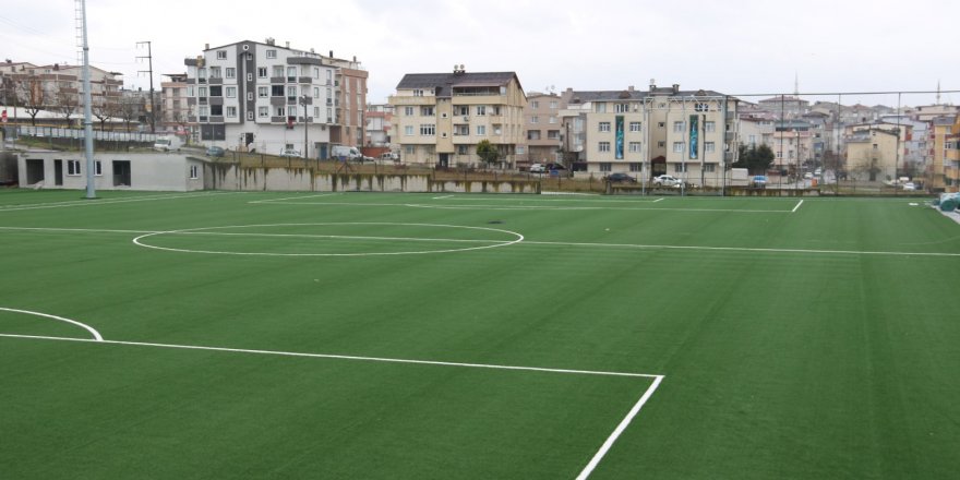 Darıca Nene Hatun Stadı’ndaki batı sahasının çimleri serildi