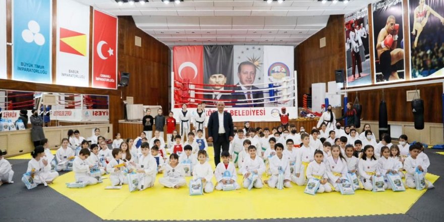 105 sporcuya yeni kuşak