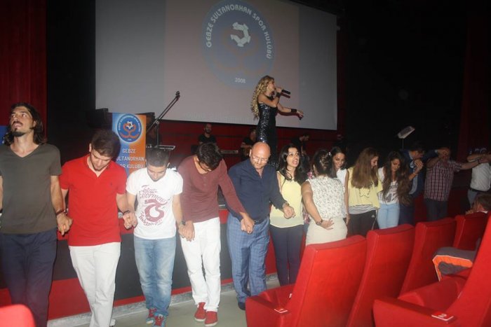 Kurtlarını döktüler