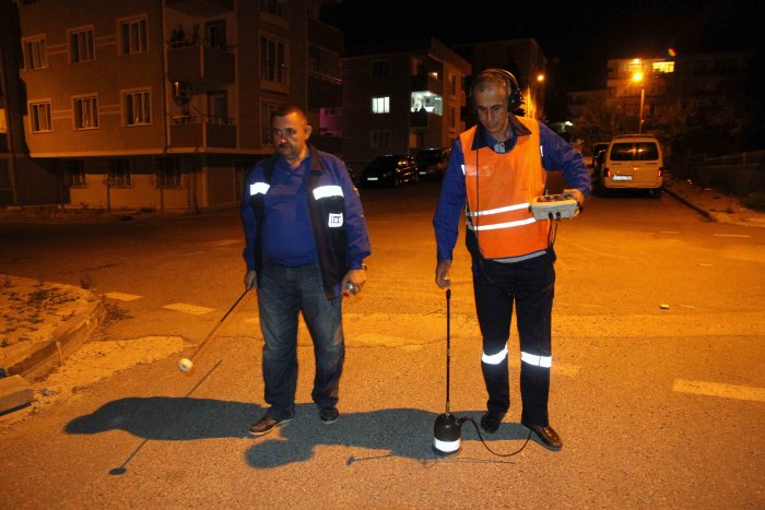 İSU içmesuyu fiziki kaçakları için gece yeraltını dinliyormuş