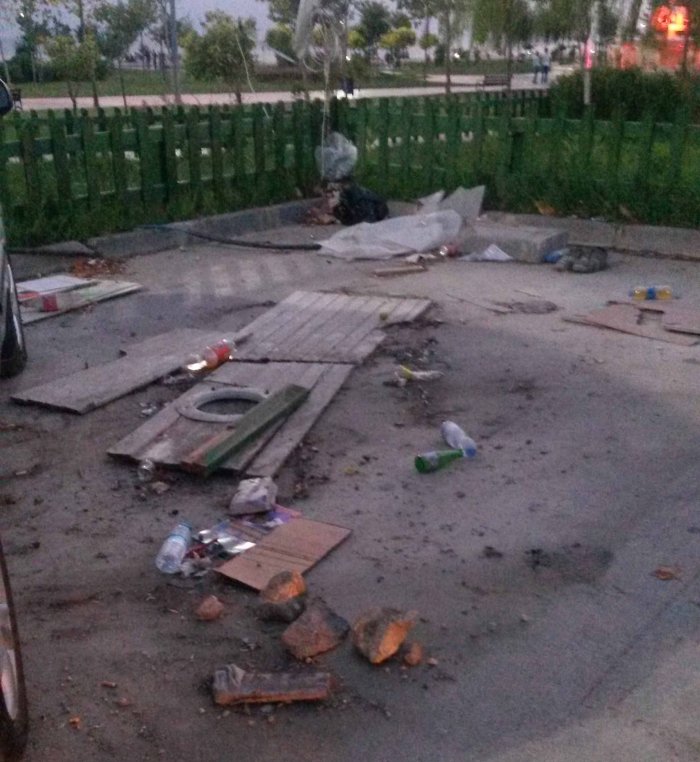 Darıca Sahili pislik içerisinde