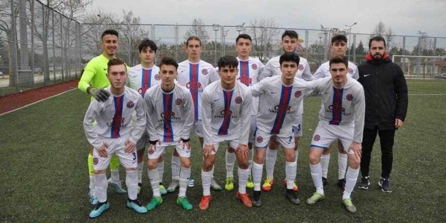 Harb-İşsporlu gençler şampiyonluğa koşuyor