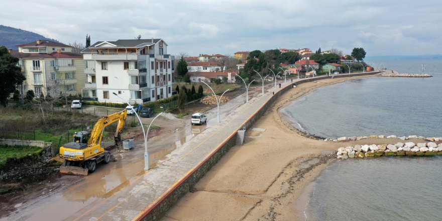 Sahil yolunda çalışmalar devam ediyor