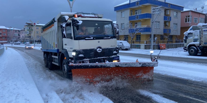 Darıca’da yollar kapanmasın diye yoğun mesai