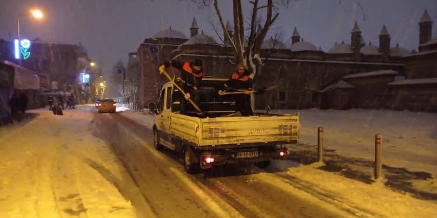 Gebze’de ekipler 7/24 kar mesaisinde