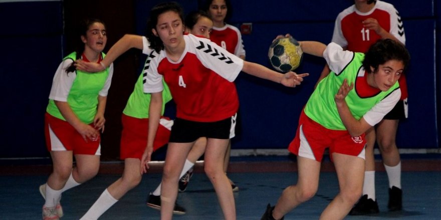 Hentbolcüler Uşak’ta elendi