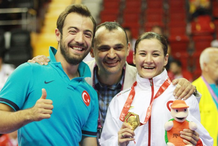 Yakan çifti, Karadağ ve Azerbaycan’da