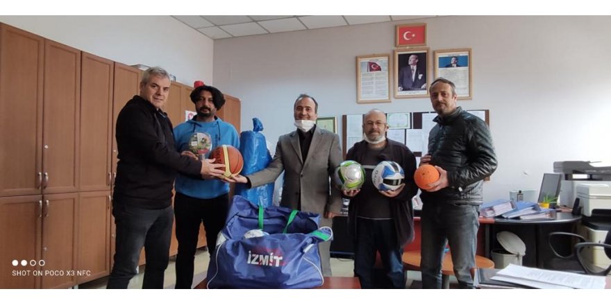İzmit Belediyesi’nde spor malzemesi desteği