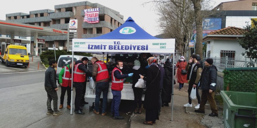 İzmit Belediyesi, vatandaşlara istiridye mantarı dağıttı