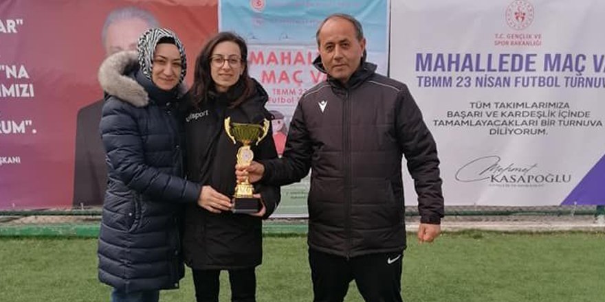 Kızlar Kırklareli’nden kupa ile döndü