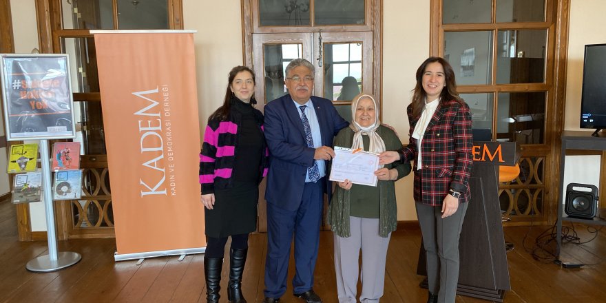KADEM’de sertifikalar verildi