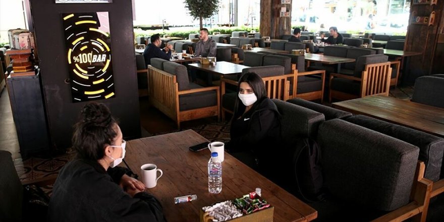 Kahvehane ve kafelerin kapanma saatleri değişti