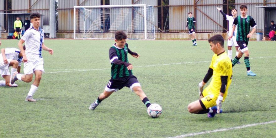 U – 16 kıl payı kaçırdı