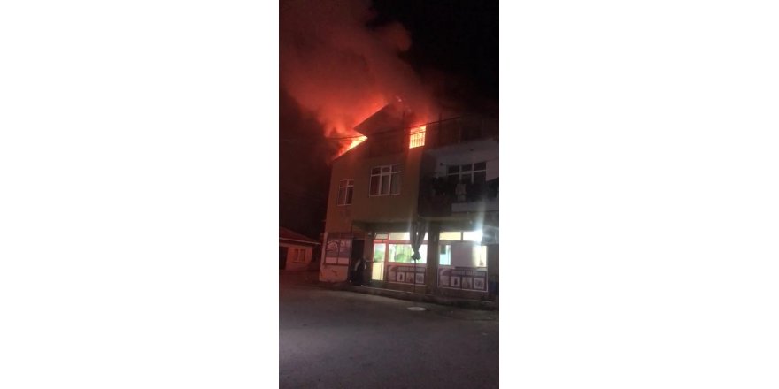 3 katlı apartmanda yangın çıktı