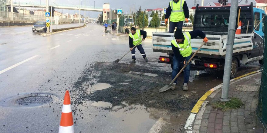 Bozulan yollar yenileniyor