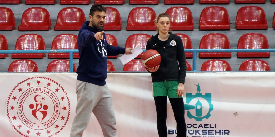 İzmit Belediyespor'da hedef, ligde kalabilmek