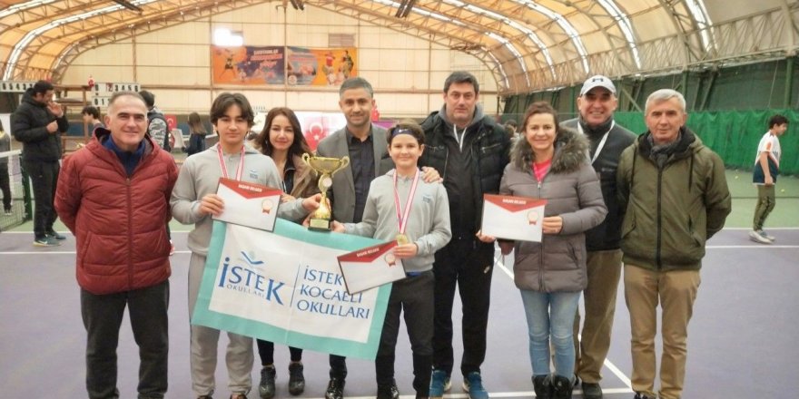 Bahçeşehir Koleji ile İstek Kocaeli şampiyon oldu