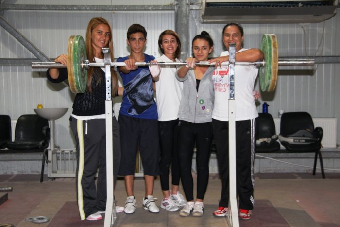 Halterciler şampiyona yolcusu