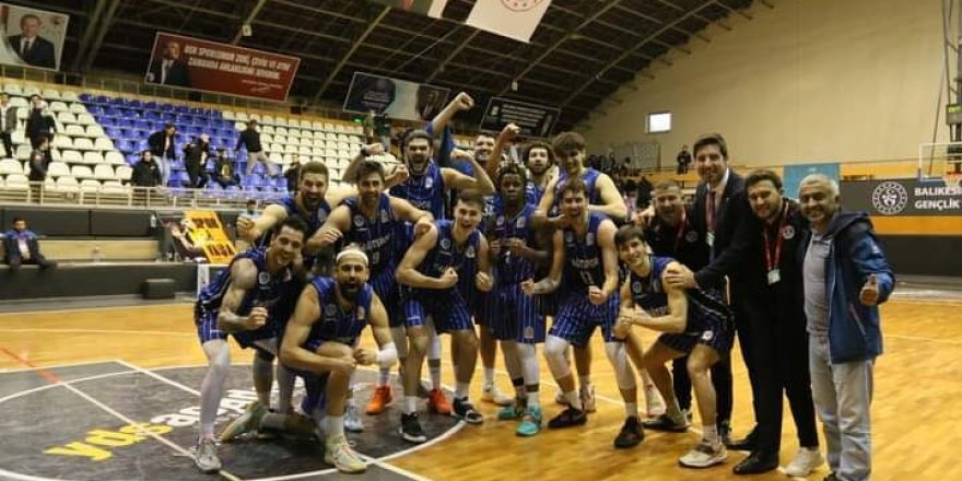 Kağıtspor deplasmanda kazandı 77-80