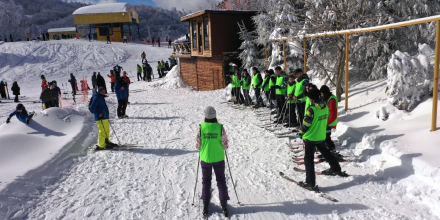400 genç kayak öğrendi