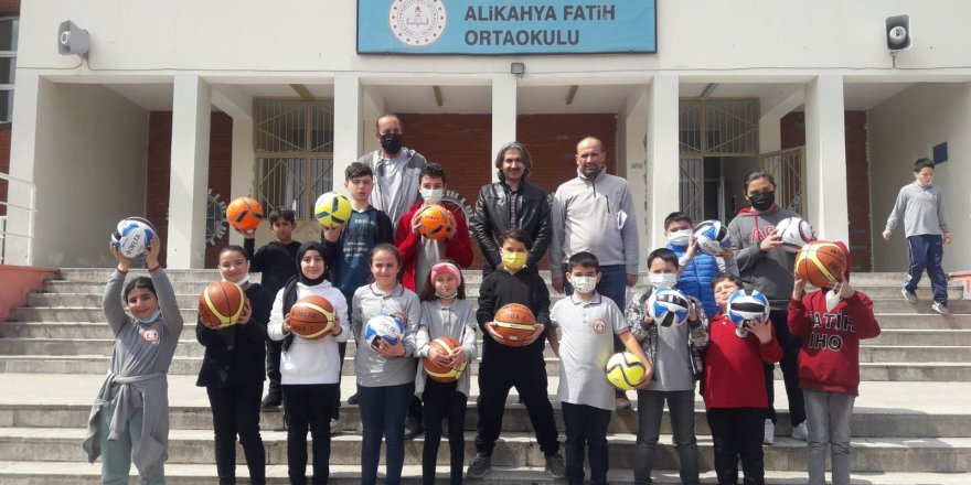 3 okula daha spor malzeme desteği